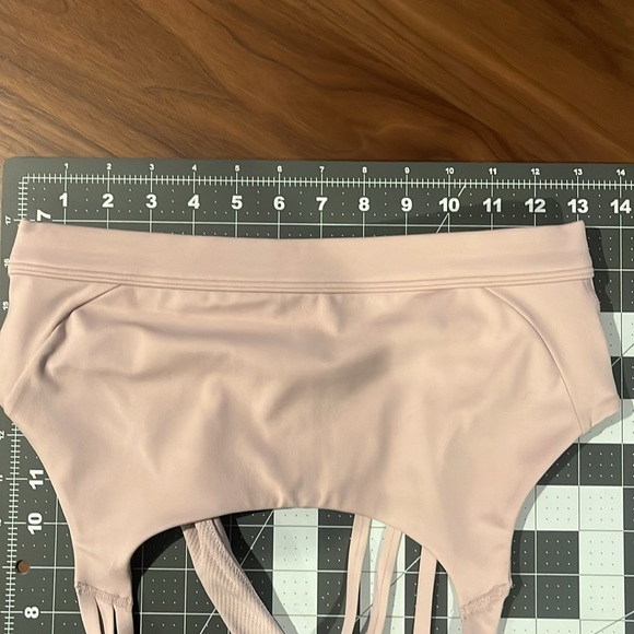 Athleta - Run Free Sports Bra Racerback & Scoop Neck - Picture 4 of 13